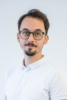 UEP SAV – portrety MB-25